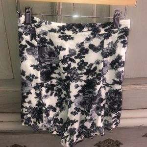 HIGH WAISTED FLORAL SHORTS